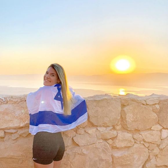 Meet your Posher, Julia - Picture 1 of 1